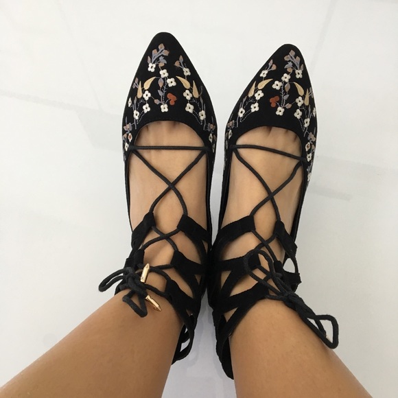 Black floral lace up sandal - Picture 4 of 5